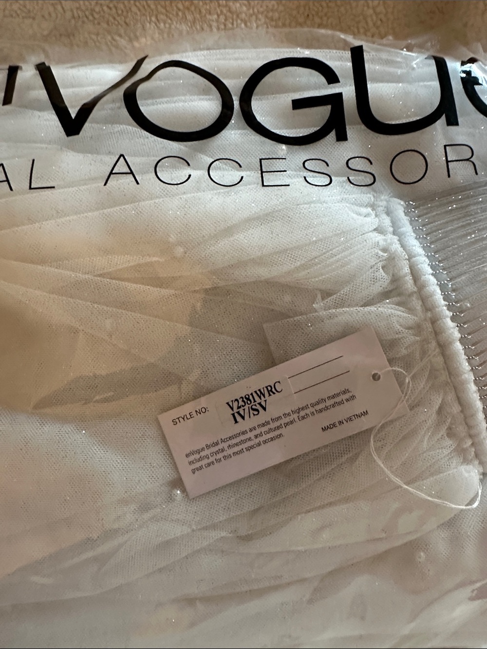Bridal Tulle Cathedral Veil - White
enVogue bridal veil - Picture 8 of 8